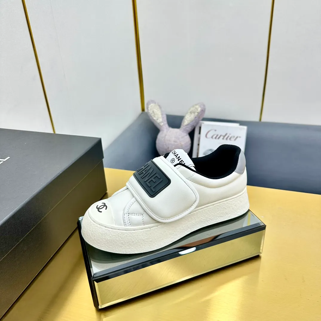 👟👟Ex-factory price 600👟👟 Chanel bread shoes ~ original calfskin panda shoes Chanel 25C latest hot style panda black and white sports shoes casual sneakers Xiaoxiang hot item classic black and white panda color coco girls must pay Fabric: original custom mixed sheepskin lining: original imported breathable mesh lining outsole: Original molded rubber + TPU combination Size: Women's 35-40